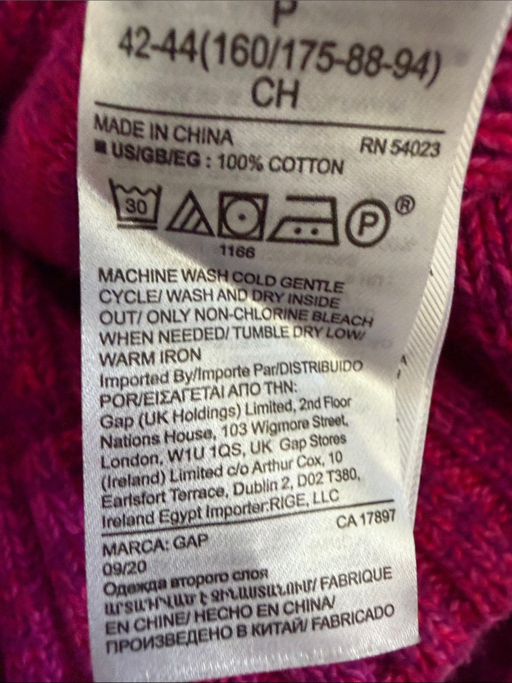 GAP Cable Knit Crew Neck Sweater Bright Pink Fuchsia Small Cozy Preppy - Picture 7 of 7